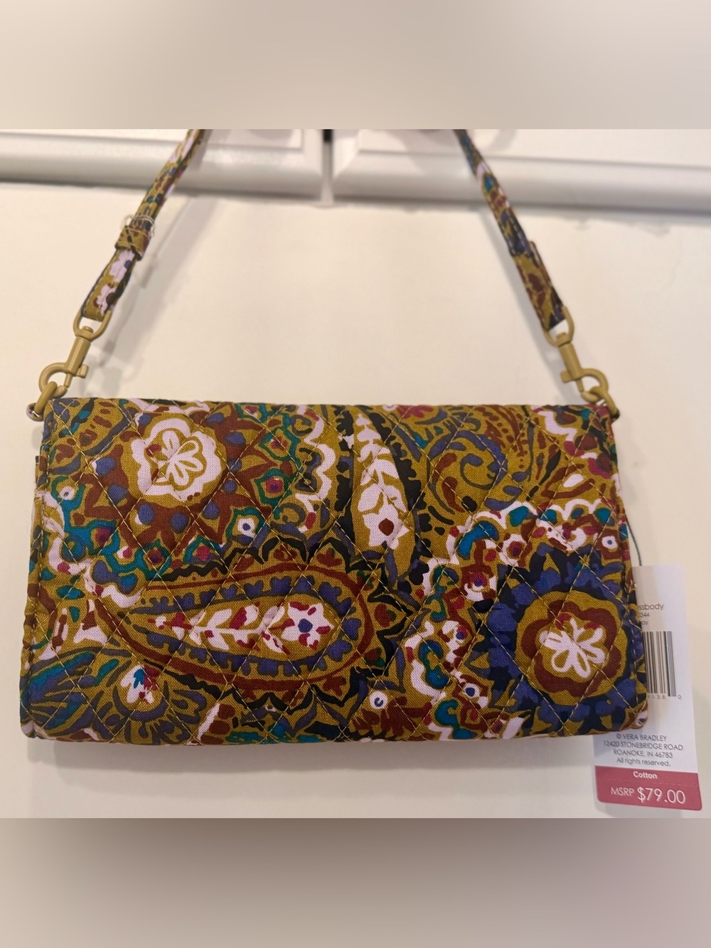 NWT. Vera Bradley Outlet Wallet Quilted Paisley Crossbody in Buta Spray